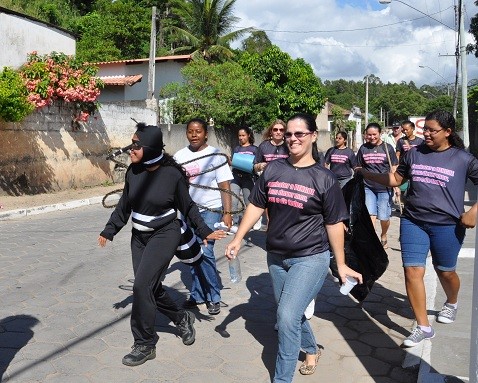 SAÚDE - Agentes de saúde do município mobilizam os moradores de Santa Cruz sobre o combate à dengue 