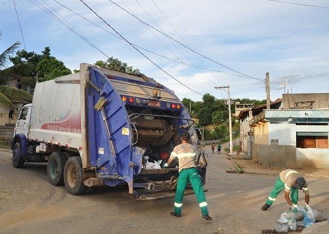 Secretaria de Infraestrutura e Transportes de Aracruz alerta para horário da coleta do lixo