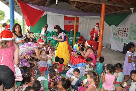 Campanha da Mãozinha realizada pelo SAAE levou alegria para mais de 120 crianças em Aracruz