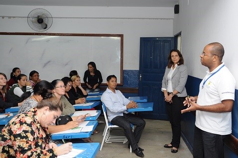 Moradoras de Guaraná participam de capacitação de cooperativismo em corte e costura