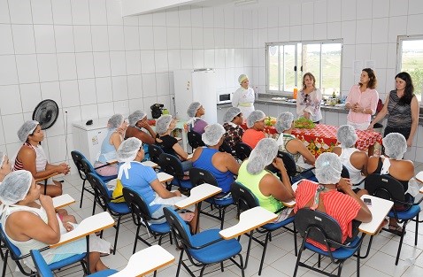 Oficina de Culinária promove formação social e geração de renda