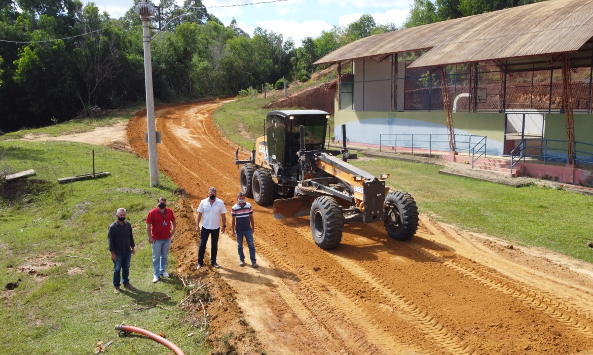 Semag realiza reparos em estrada rural que liga Ribeirão do Sapê a Córrego Alegre