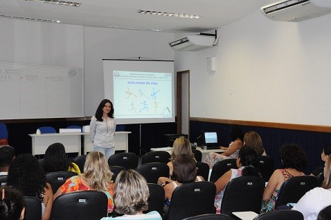 DESENVOLVIMENTO SOCIAL – Secretaria promove palestra sobre qualidade de vida e relacionamento interpessoal no trabalho