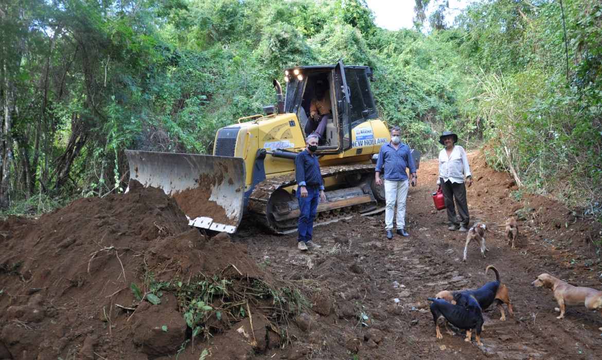 Semag realiza serviços em estradas rurais do município