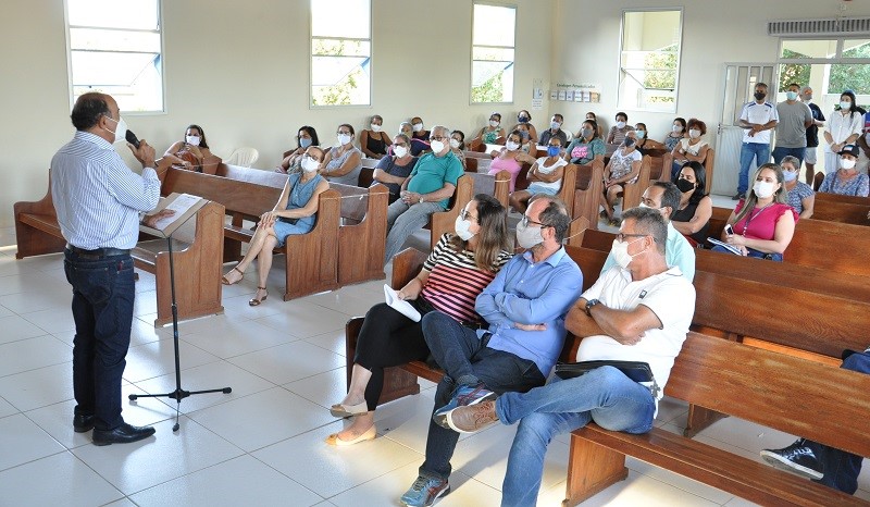 Prefeito Dr. Coutinho se reúne com moradores de Barra do Sahy para esclarecer reabertura da Unidade Básica de Saúde