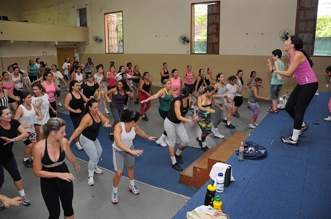 Secretaria de Esporte, Lazer e Juventude promove oficina de dança e aulas de aeróbica