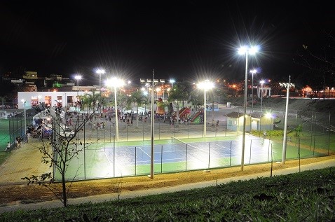 Quadra de tênis da Praça Heraldo Barbosa Musso foi inaugurada nessa sexta, dia 20