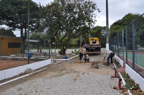 Praça da Amizade em Coqueiral começa a ser revitalizada