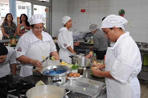 Placidino Passos sedia concurso culinário para manipuladoras de alimentos de escolas da rede municipal   