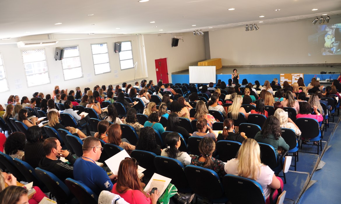 Professores da Educação Infantil da rede municipal participam de formação pedagógica