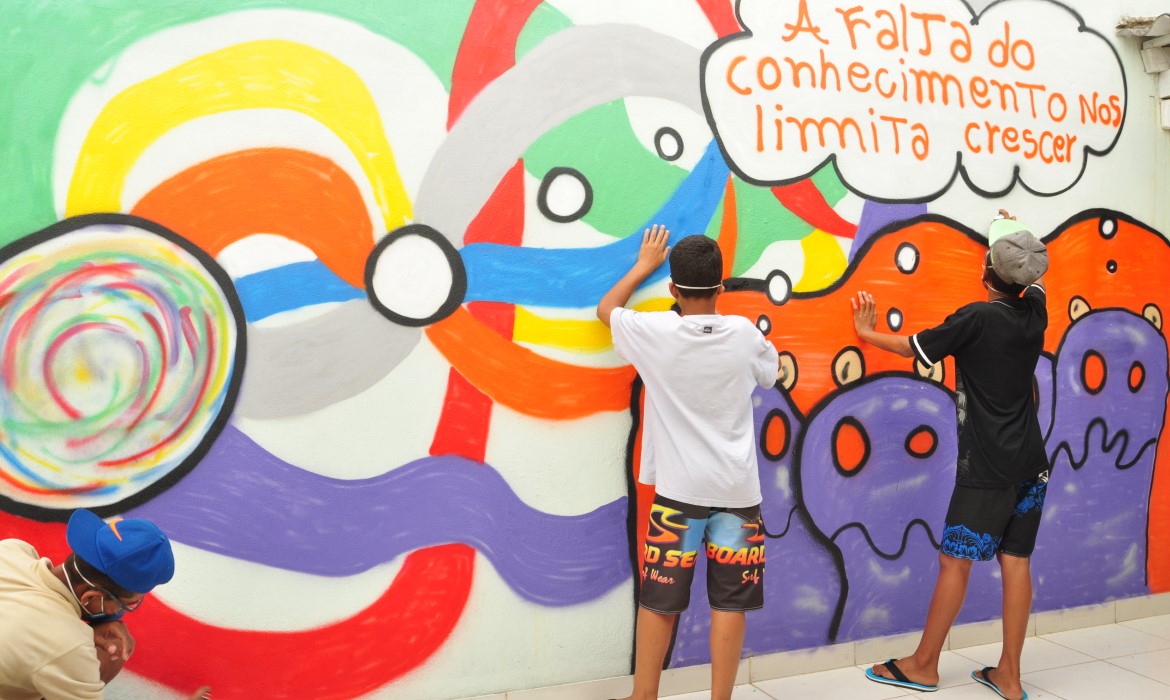 Adolescentes do CREAS participam de Oficinas de Grafite 