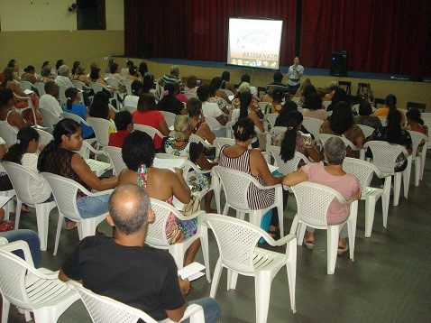 Artesãos de Aracruz participam de palestra “A importância do Design no Artesanato”