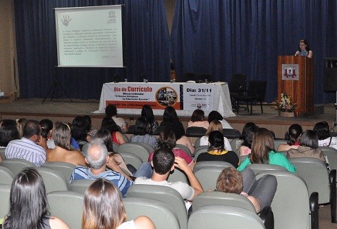 Centenas de pessoas marcam presença na abertura oficial do Dia do Currículo em Aracruz