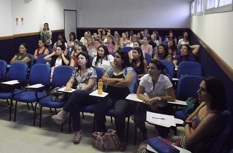 Alunos de Licenciatura em Artes Visuais e professores fazem reflexão sobre teoria e prática durante encontro na UAB Aracruz 