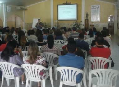 Professores de Língua Portuguesa participam de palestra nesta terça-feira (13)