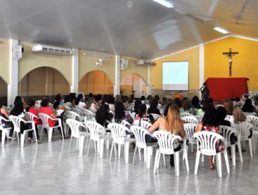 Professores de Português da rede municipal debatem sobre as práticas de leitura e escrita