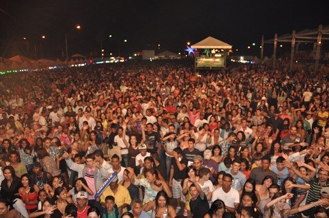 ExpoAracruz 2012 termina em grande estilo: Guilherme e Santiago atraem multidão ao Parque de Exposição