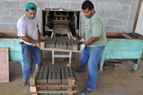 Fábrica de blocos da Prefeitura de Aracruz reduz os gastos nas obras