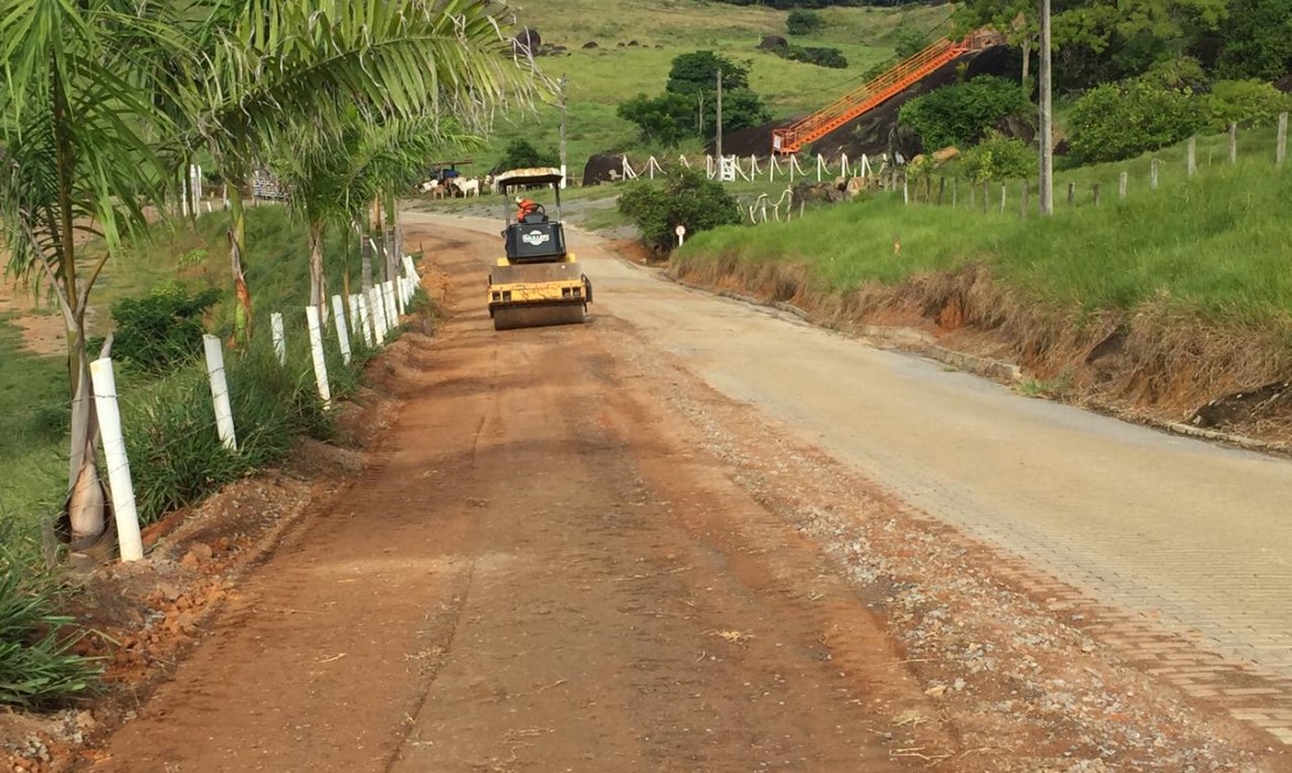 Prefeitura de Aracruz realiza melhorias em estradas vicinais