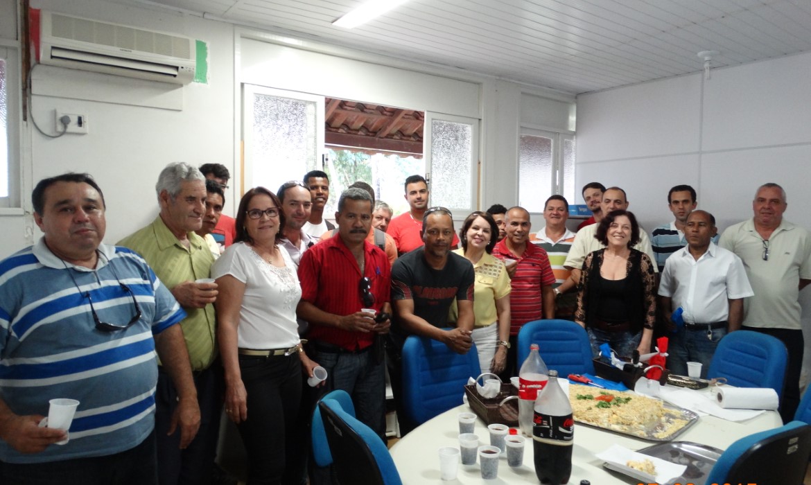 Secretaria Municipal de Educação presta homenagem aos Pais