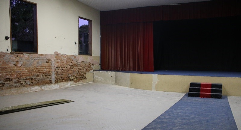 Prefeitura de Aracruz realiza manutenção no Teatro José Maria Coutinho, na Casa da Cultura