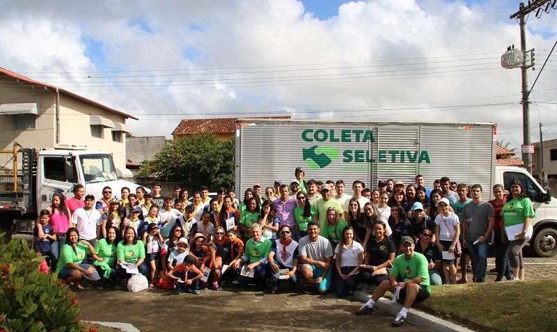 Coleta seletiva teve mutirão de conscientização neste domingo (17) em Aracruz
