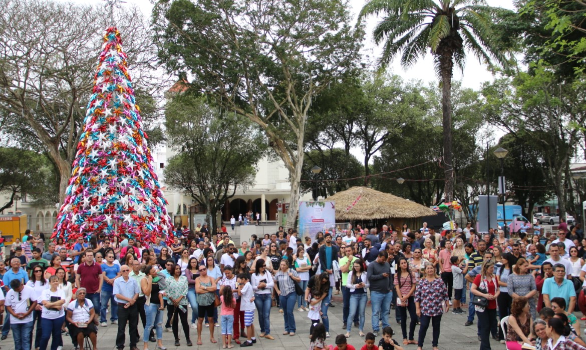 Natal Luz: programação movimentou a Praça Monsenhor G. Schmitz no último final de semana 