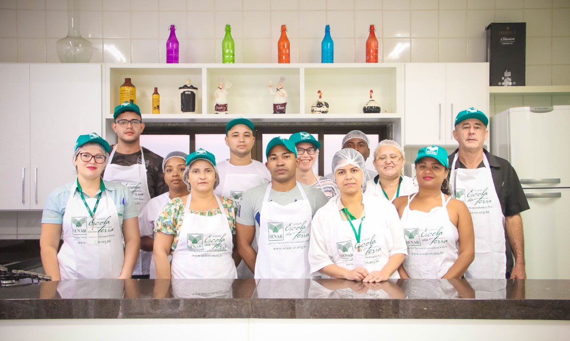 Produtores rurais e profissionais da área de panificação aprendem novas técnicas para produção de alimentos