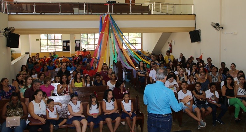 Alunos da Rede Municipal de Ensino tomam posse como Arautos da Leitura