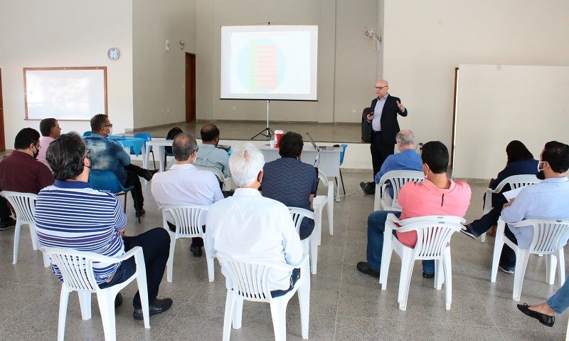 Secretários municipais e diretores de autarquias participam de palestra sobre prestação de contas junto ao TCE/ES