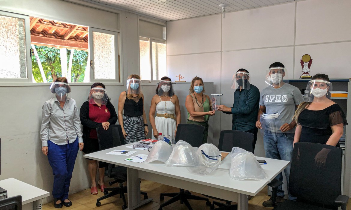 Semed recebe doação de máscaras de proteção facial produzidas pelo Ifes 