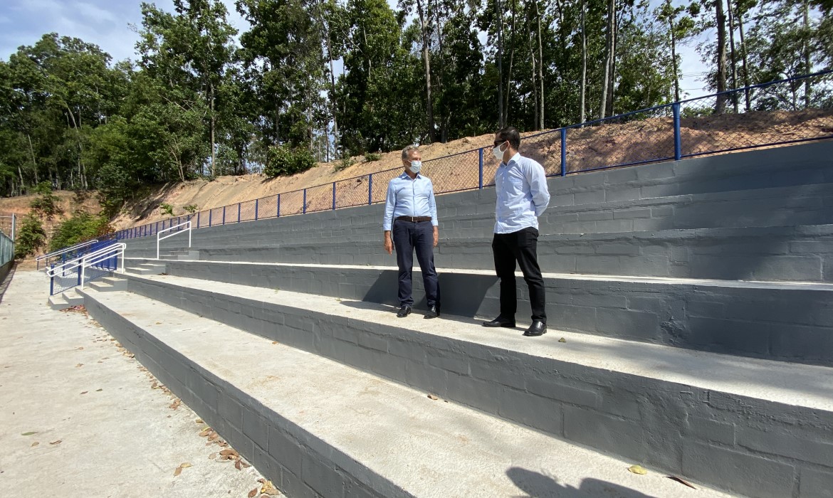 PMA finaliza construção de arquibancadas em diversos campos de Aracruz