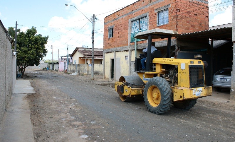 Prefeitura de Aracruz realiza aplicação de Revsol no distrito de Jacupemba