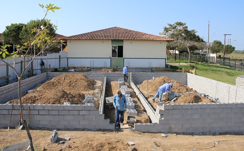 Obras das novas salas de aula do CMEB Paulo Freire seguem a todo vapor