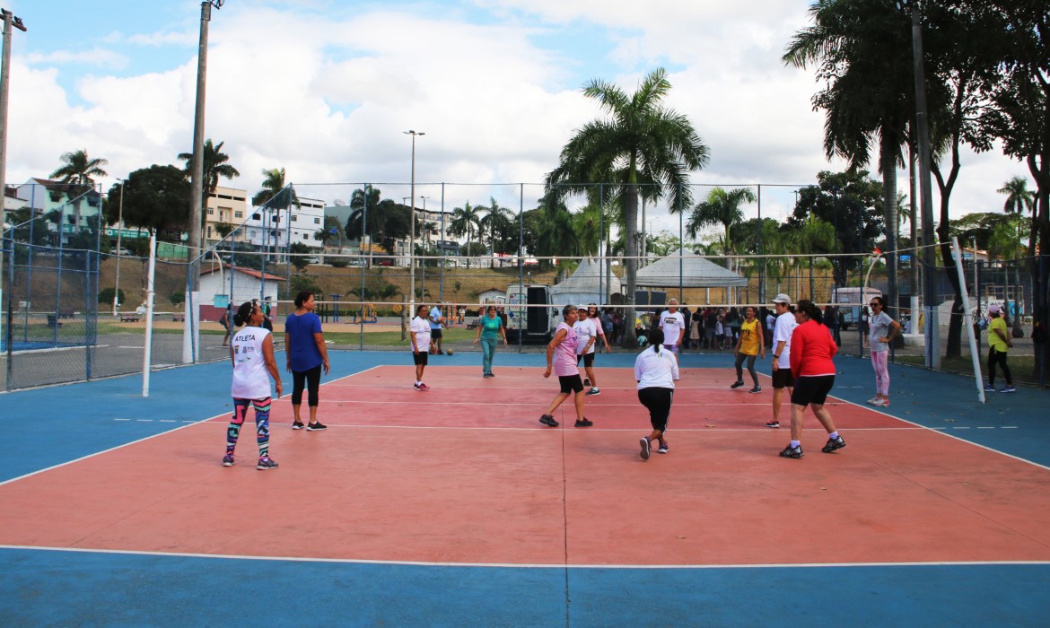 Idosos do CCI esbanjam saúde e disposição no voleibol 