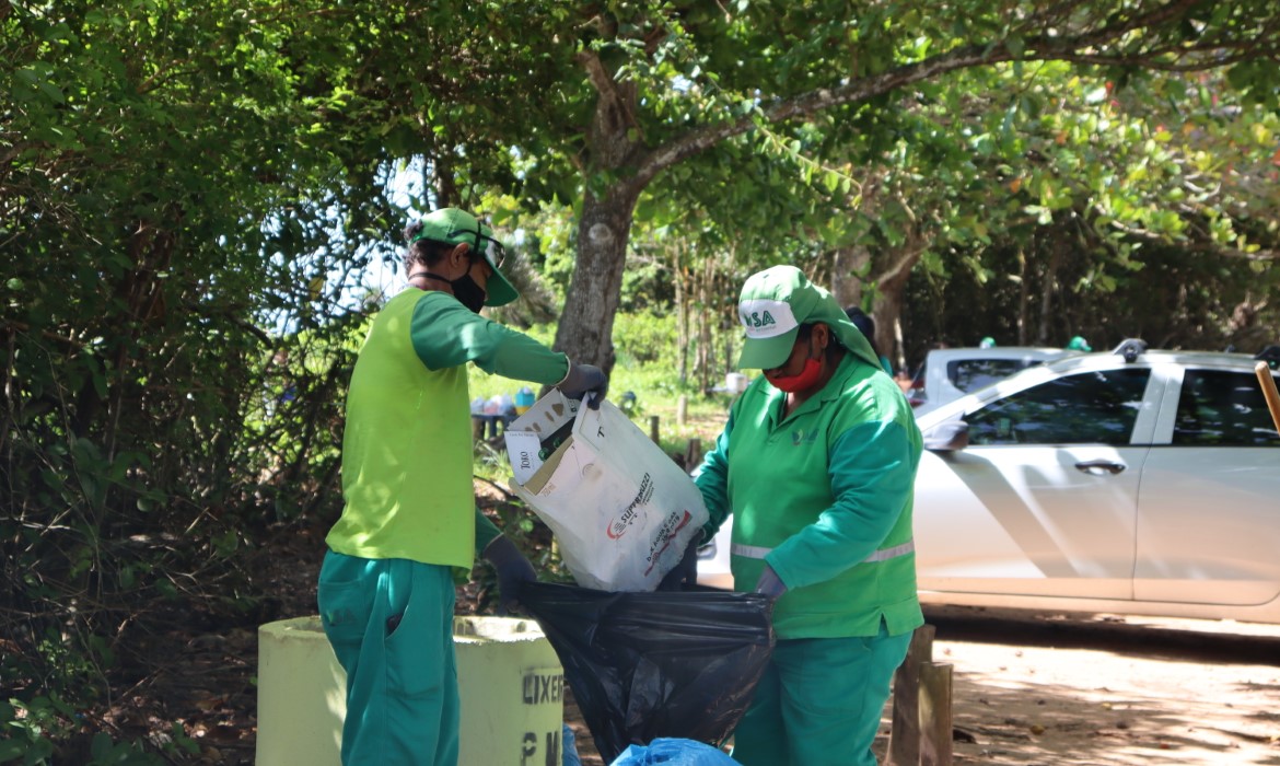 184 toneladas de lixo são retiradas da orla de Aracruz no Carnaval 2022