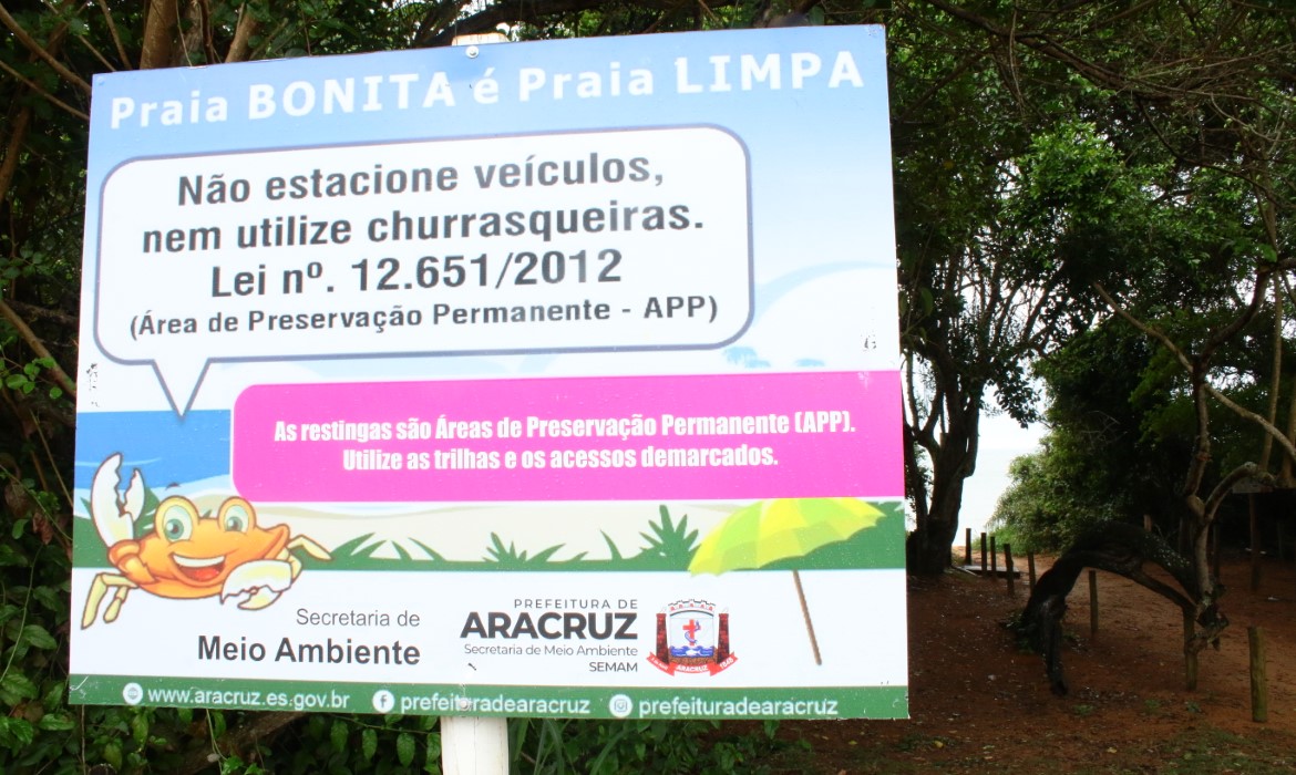 Placas orientativas são instaladas na orla de Aracruz 