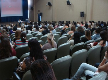 Profissionais da Educação de Aracruz debatem Avaliação e Transições na Educação Infantil 