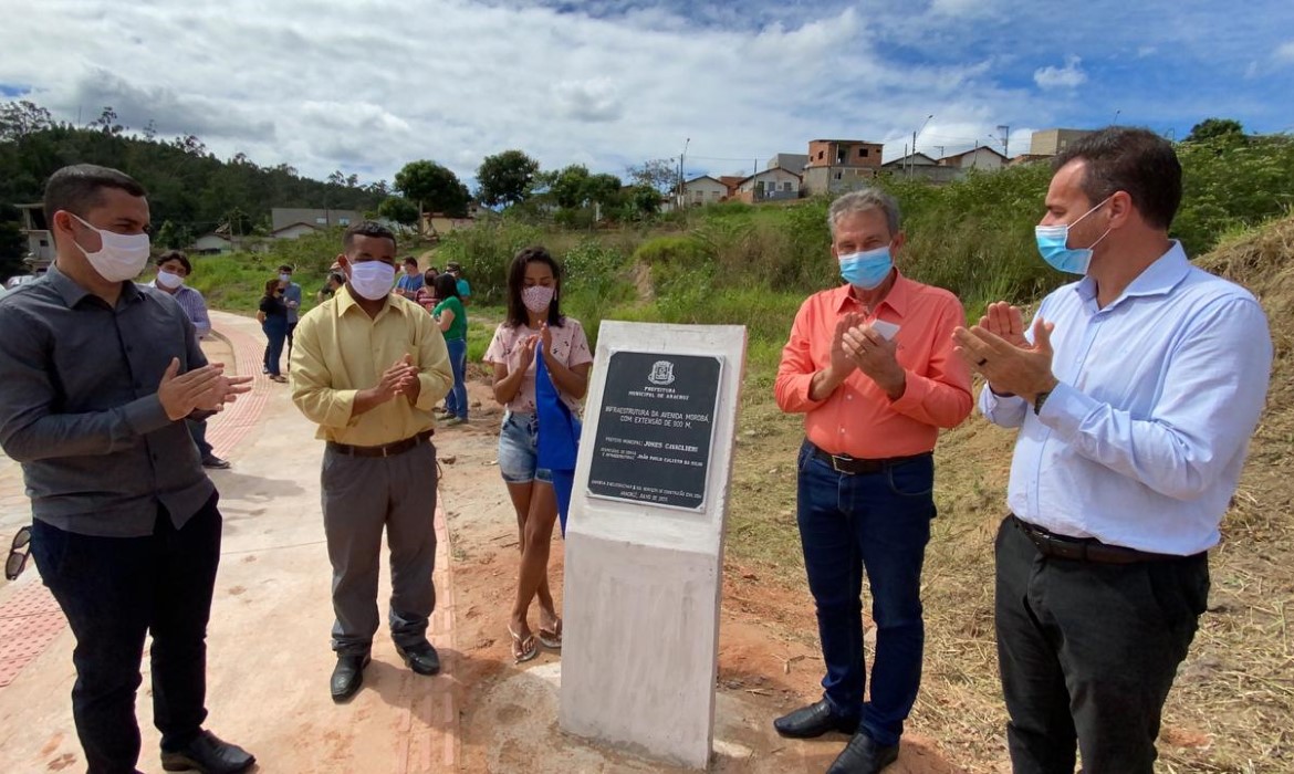 Obras de infraestrutura e arquibancada são entregues à comunidade do Morobá e região