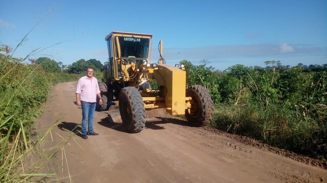 Vice-prefeito Beto Vieira acompanha manutenção em estrada de Jacupemba