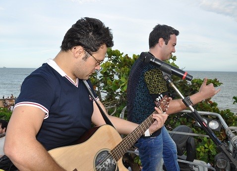 Clipe de João Bosco e Vinícius, gravado em Barra do Sahy, é sucesso na internet