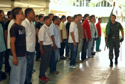 500 jovens de Aracruz prestam Juramento à Bandeira, dia 17, na EMEF “Placidino Passos”