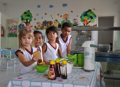 Merenda comprada da agricultura familiar ajuda alunos de Aracruz a ter alimentação saudável