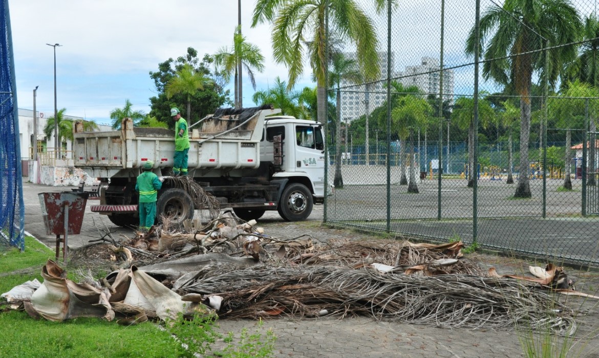 Praça da Paz passa por manutenção e está aberta ao público