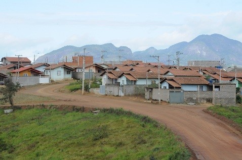 Aracruz realiza levantamento de informações para regularização das casas dos servidores