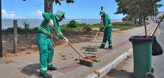 Limpeza: Setrans realiza mutirão para retirar lixo e entulhos na Barra do Sahy neste sábado (09)