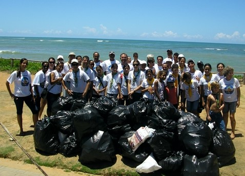 Secretaria de Meio ambiente realiza ação de conscientização nas praias neste domingo (12)