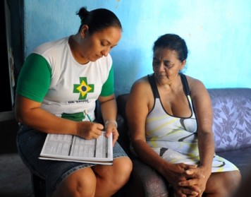 Agentes comunitários de saúde intensificam recadastramento de famílias neste final de semana 