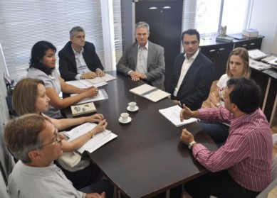 Prefeito participa de reunião em Vitória para trazer novos cursos e garantir funcionamento da UTI 