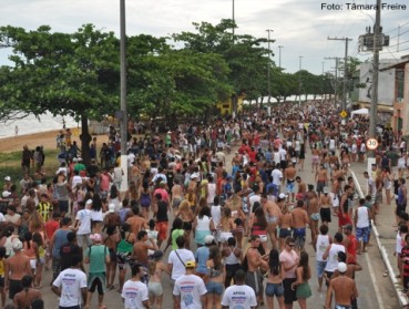 Show nacional e queima de fogos atraem mais de 10 mil pessoas para reveillon em Aracruz